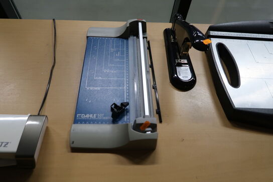 Skæremaskine DAHLE m.fl. Lamineringsmaskine LEITZ, hæftemaskine RAPID Classic 9