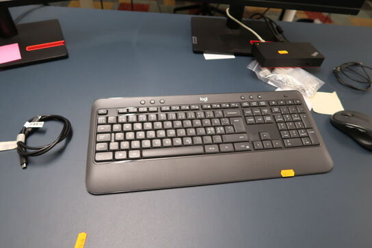 2 stk. computerskærme LENOVO T27i-30, tastatur, mus og dockingstation