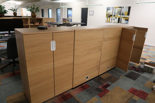 4 stk. skabe med indhold