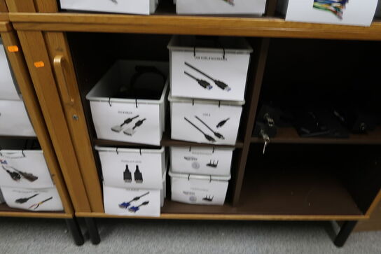 4 stk. jalousiskabe med div. Elektronik