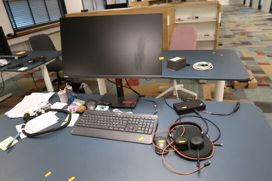 Computerskærm LENOVO T27i-30, tastatur, mus, dockingstation og headset