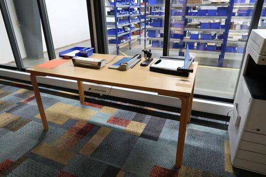 2 stk. borde uden indhold