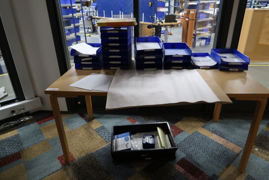 2 stk. borde uden indhold