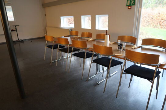 3 stk. kantineborde med 18 stk. kantinestole RANDERS RADIUS