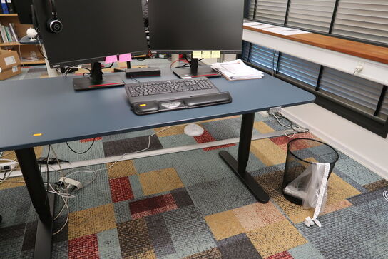 El. hæve/sænke skrivebord uden indhold, skuffemodul