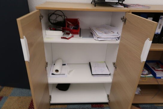 4 stk. skabe/reoler med indhold