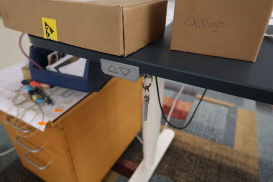 El. hæve/sænke skrivebord uden indhold