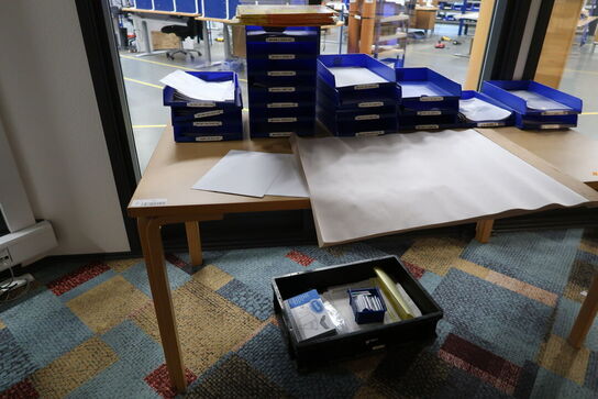 2 stk. borde uden indhold