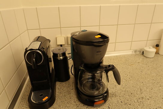 2 stk. kaffemaskiner NESPRESSO, BRAUN, kaffekværn, mikrobølgeovn m.m.