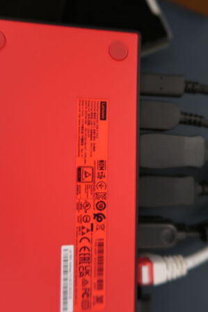 2 stk. computerskærme LENOVO T23i-10, tastatur, mus, dockingstation, headset, webcam