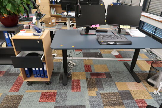 El. hæve/sænke skrivebord uden indhold, skuffemodul