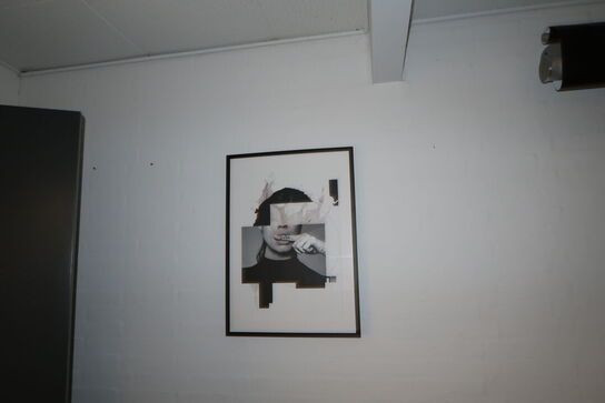 Dobbeltseng, plakat, stol m.m.