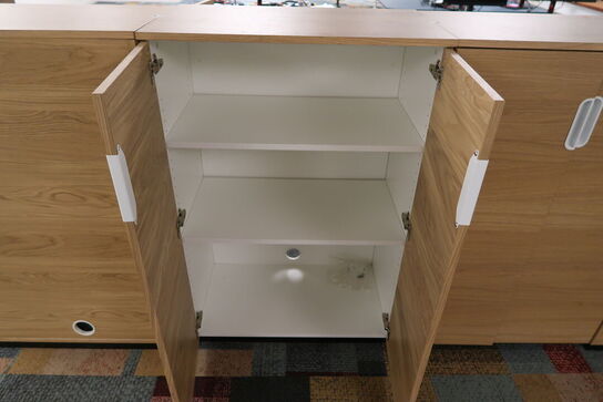 4 stk. skabe med indhold