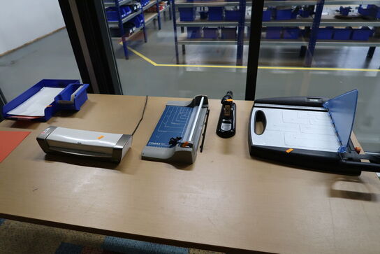 Skæremaskine DAHLE m.fl. Lamineringsmaskine LEITZ, hæftemaskine RAPID Classic 9