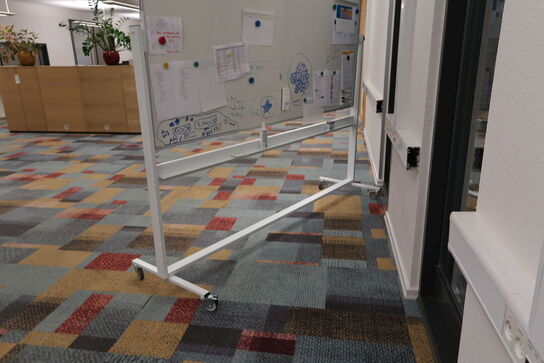 Whiteboard på stativ