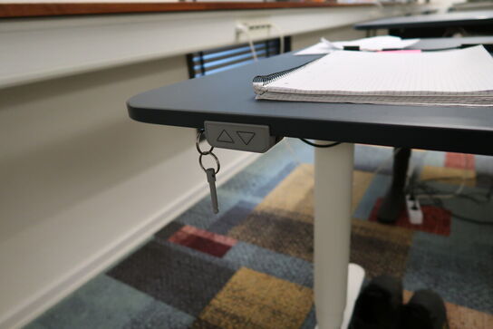 El. hæve/sænke skrivebord uden indhold