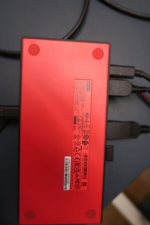 Computerskærm LENOVO T27i-30, tastatur, mus, dockingstation og headset