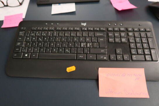 Computerskærm LENOVO T23i-10, tastatur, mus og dockingstation