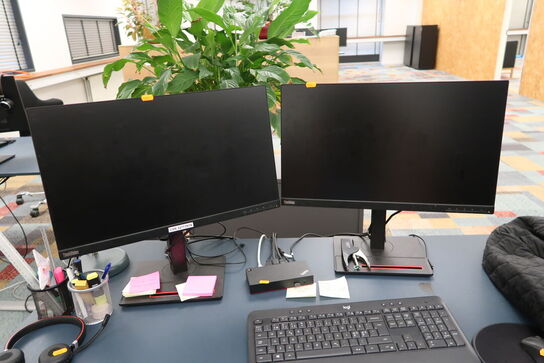 2 stk. computerskærme LENOVO T24i-20, tastatur, mus, dockingstation, headset