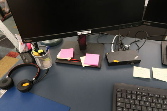 2 stk. computerskærme LENOVO T24i-20, tastatur, mus, dockingstation, headset