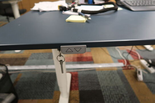 El. hæve/sænke skrivebord uden indhold