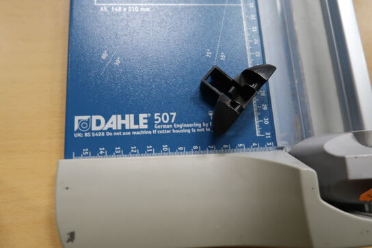 Skæremaskine DAHLE m.fl. Lamineringsmaskine LEITZ, hæftemaskine RAPID Classic 9