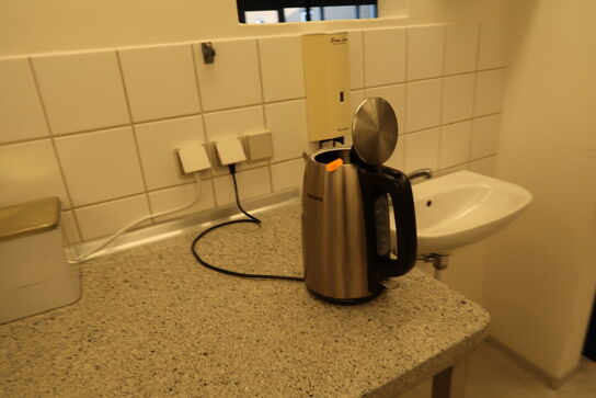 2 stk. kaffemaskiner NESPRESSO, BRAUN, kaffekværn, mikrobølgeovn m.m.