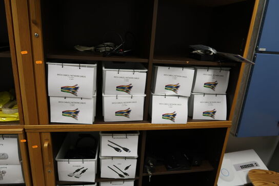 4 stk. jalousiskabe med div. Elektronik