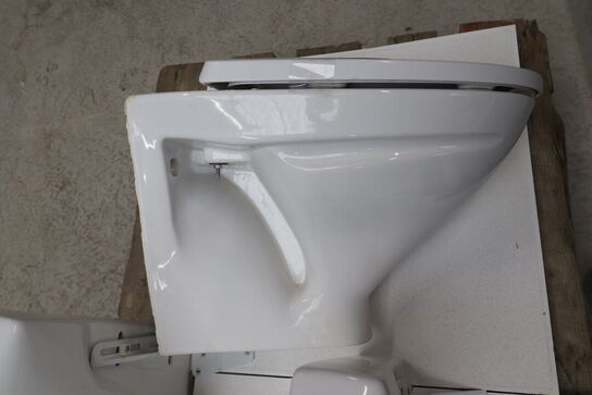 Toilet og 2 håndvaske.