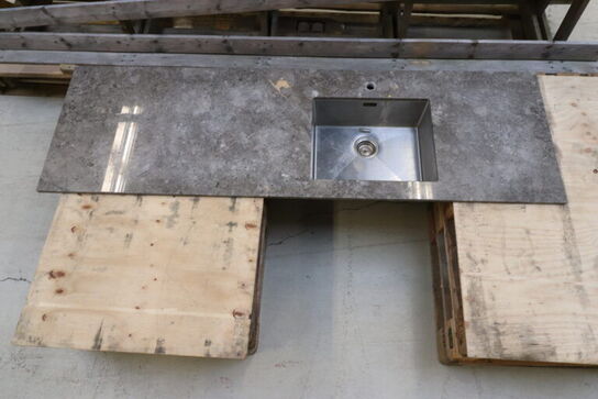 Køkken Bordplade med underlimet stålvask