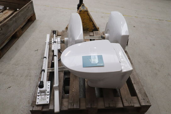 Toilet, 2 håndvaske og støtter.