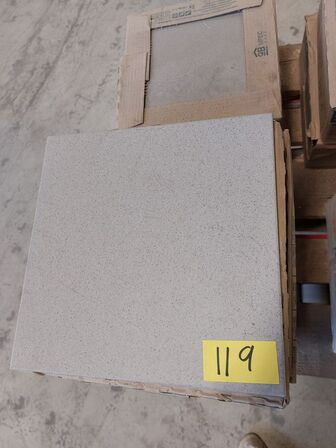 
Fliser grå med mørke prikker 30x30cm