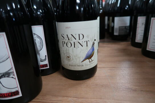 3 fl. Rødvin SAND POINT PINOT NOIR 2021