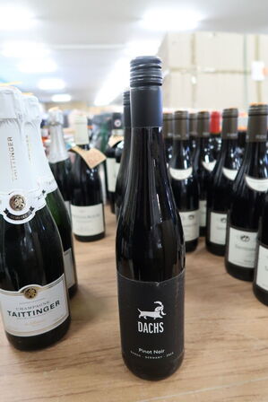 4 fl. Rødvin DACHS PINOT NOIR 2023