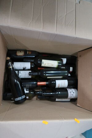 Kasse med div. Vin