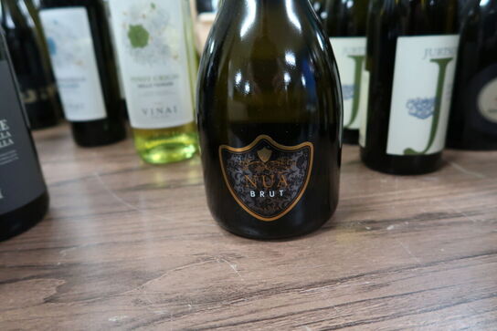 4 fl. Hvidvin/mousserendevin (se billeder)