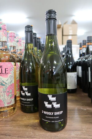 7 fl. Hvidvin 3 WOOLY SHEEP SAUVIGNON BLANC 