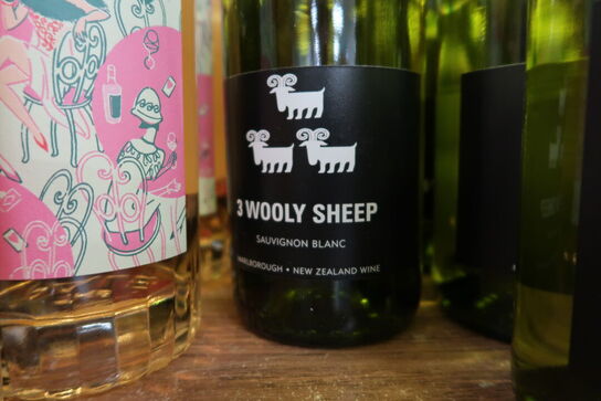 6 fl. Hvidvin 3 WOOLY SHEEP SAUVIGNON BLANC 
