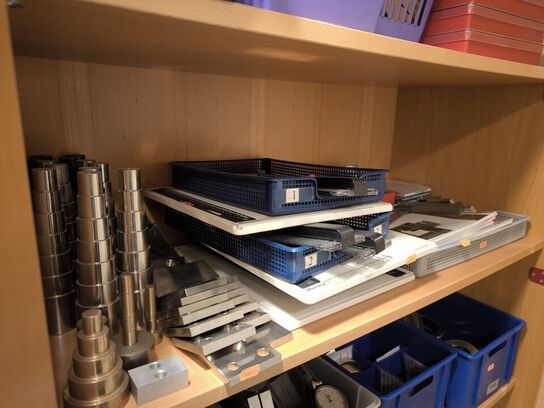 Hylde med blandet værktøj