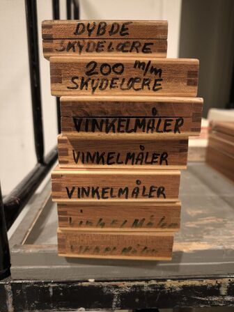 2 stk. Skydelære + 5 vinkelmåler