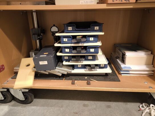 Hylde med blandet værktøj