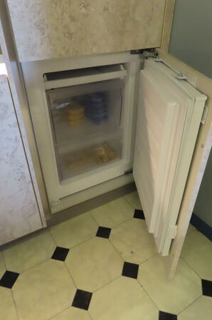 Køleskab med fryser BLAUPUNKT 5CC284FDO