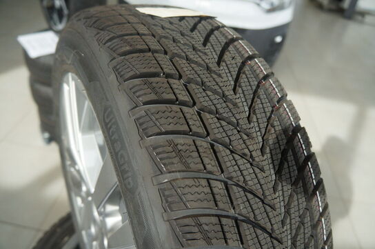 4 stk. Dæk med fælge GOODYEAR PEUGEOT 208