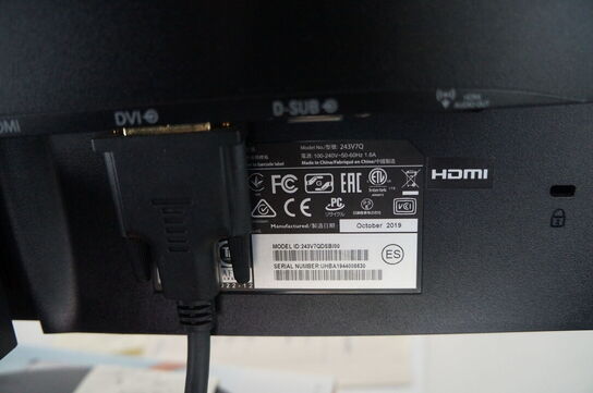 2 stk. Skærme, tastatur & mus