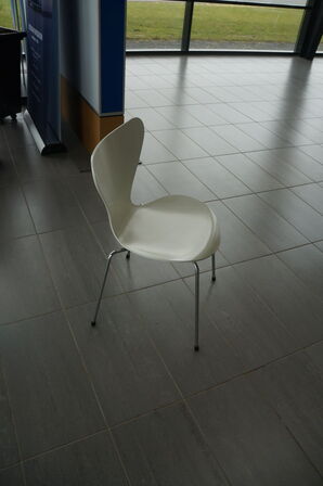 Bord inkl. 3 stk. Stole FRITZ HANSEN  7'ER