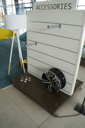 Udstillingsmøbler med indhold