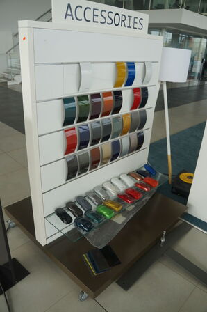 Udstillingsmøbler med indhold