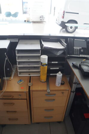 2 stk. Skuffekasetter med indhold