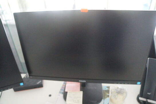 2 stk. Skærme, tastatur & mus