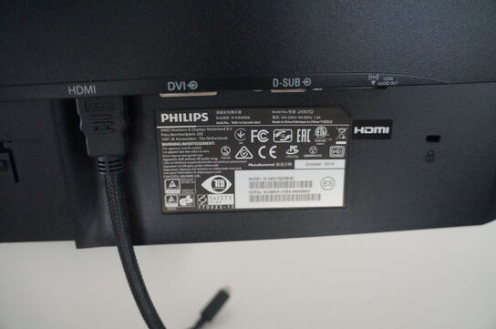 2 stk. Skærme, tastatur & mus